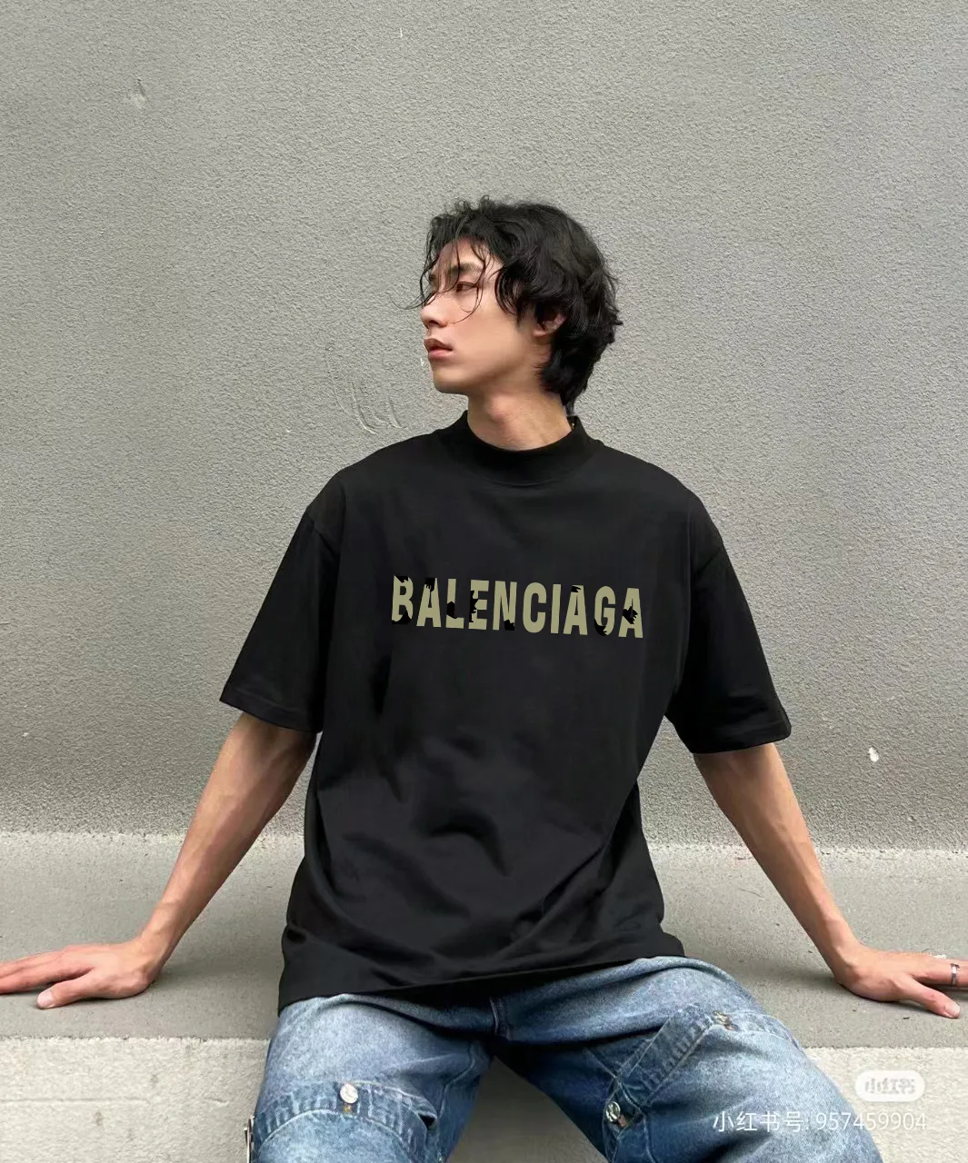 P80✨🔥 BALENCIAGA Paris lettering printed short-sleeved T-shirt. Custom-woven and dyed 300 grams of combed cotton heavyweight fabric. Zero color difference in threads. Perfect details. Different from the current currency version. Welcome to compare. Same Style for men and women. Must-sell in the picture above. Color: White Black Size: 1 2 3 4